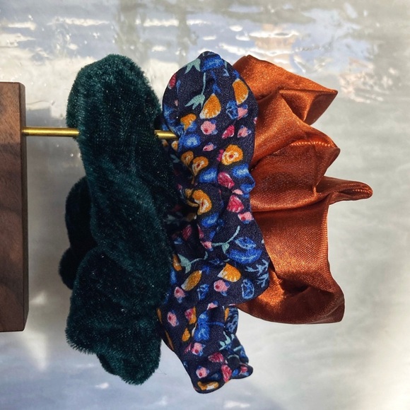 Scrunchie Bundle! Mystery Box- Includes 2-4 Pieces- NEW - Picture 10 of 16